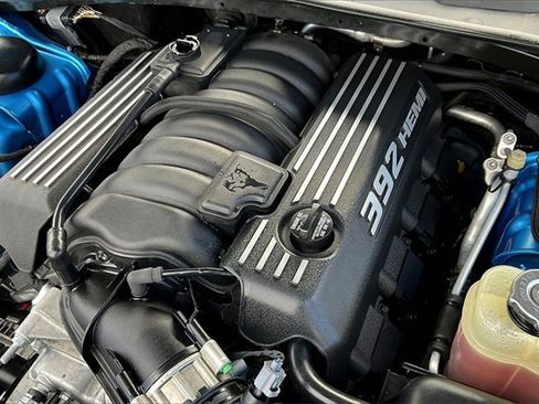 Used 2015 Dodge Challenger SRT image 34