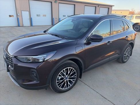 Used 2023 Ford Escape SE w/ PHEV Premium Package image 3