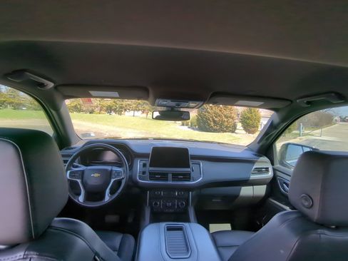 Used 2022 Chevrolet Suburban LT AWD/4WD image 13