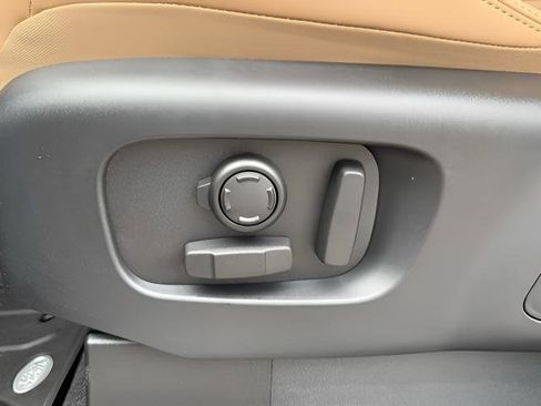 New 2026 Land Rover Discovery Limited Edition image 12