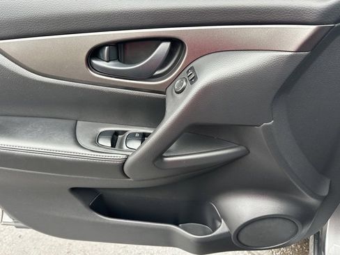 Used 2020 Nissan Rogue Sport S image 21