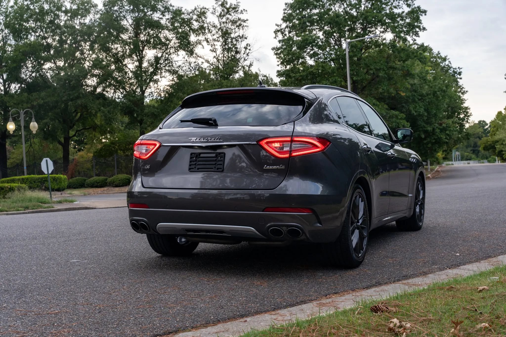 Used 2019 Maserati Levante GranLusso AWD/4WD image 6
