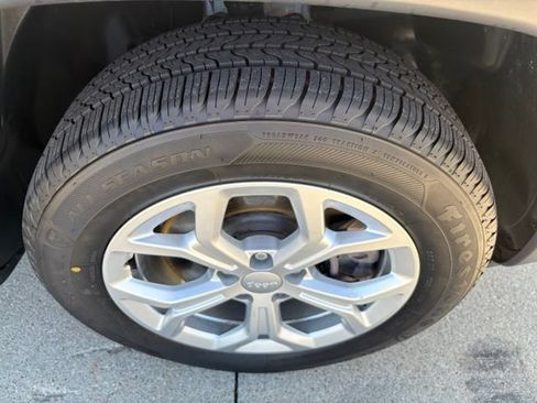Used 2024 Jeep Compass Latitude AWD/4WD image 20