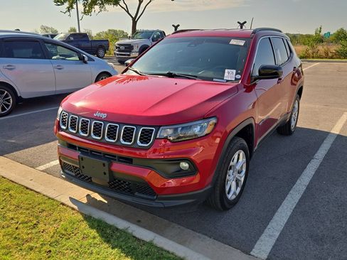 Used 2024 Jeep Compass Latitude AWD/4WD image 1