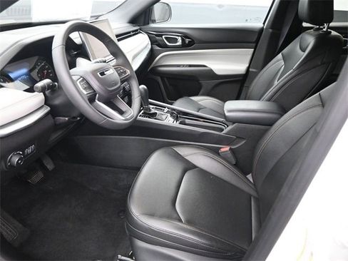 Used 2024 Jeep Compass Limited image 9