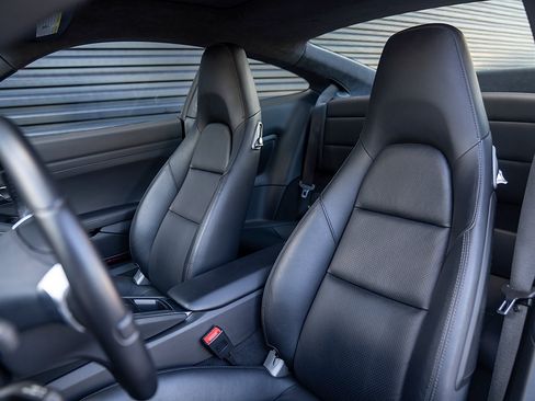 Certified 2016 Porsche 911 Carrera RWD image 5