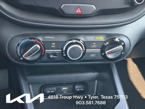 Certified 2025 Kia Soul LX w/ LX Technology Package FWD image 32