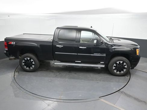 Used 2011 GMC Sierra 2500 Denali w/ Suspension Package, Off-Road AWD/4WD image 28