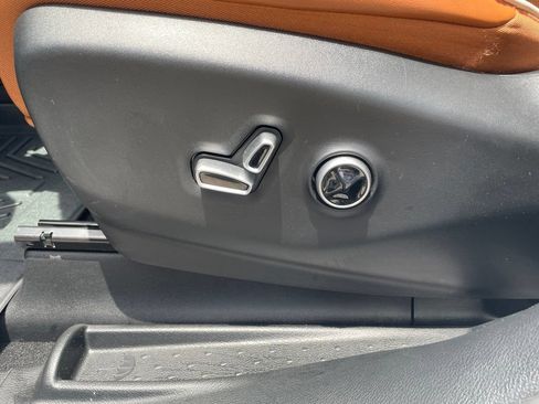 Used 2026 Chrysler Pacifica Pinnacle FWD image 14