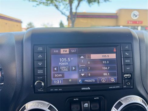Used 2014 Jeep Wrangler Unlimited Sahara w/ Connectivity Group AWD/4WD image 38