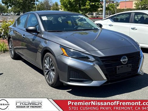 Certified 2025 Nissan Altima 2.5 SV FWD image 1