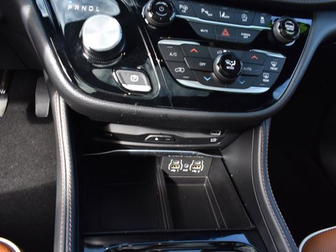 Used 2024 Chrysler Pacifica Pinnacle image 24