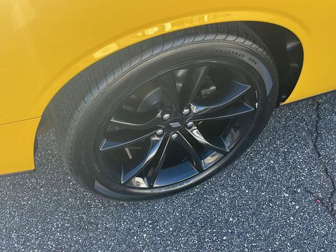 Used 2018 Dodge Challenger SXT w/ Blacktop Package image 5