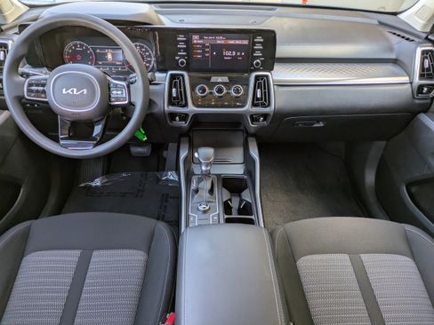 Used 2023 Kia Sorento LX image 11