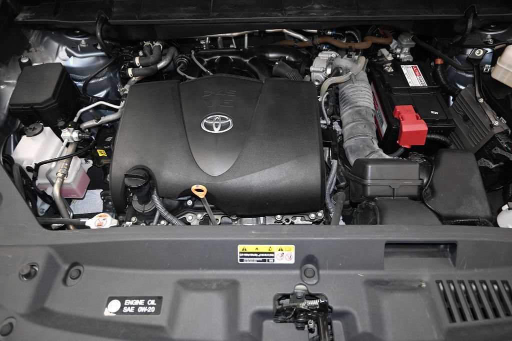 Used 2022 Toyota Highlander XLE FWD image 19
