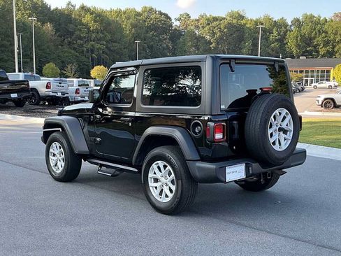 Used 2022 Jeep Wrangler Sport AWD/4WD image 3