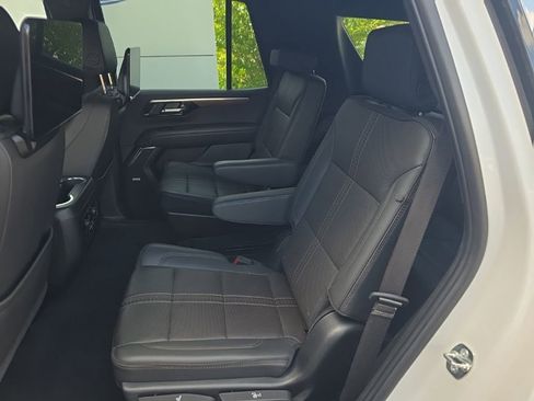 Used 2025 Chevrolet Tahoe High Country AWD/4WD image 31