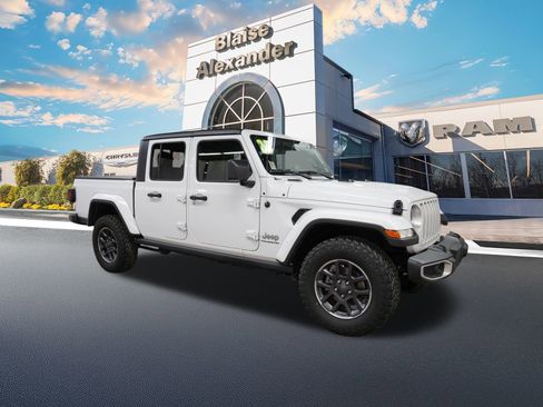 Used 2023 Jeep Gladiator Overland image 1