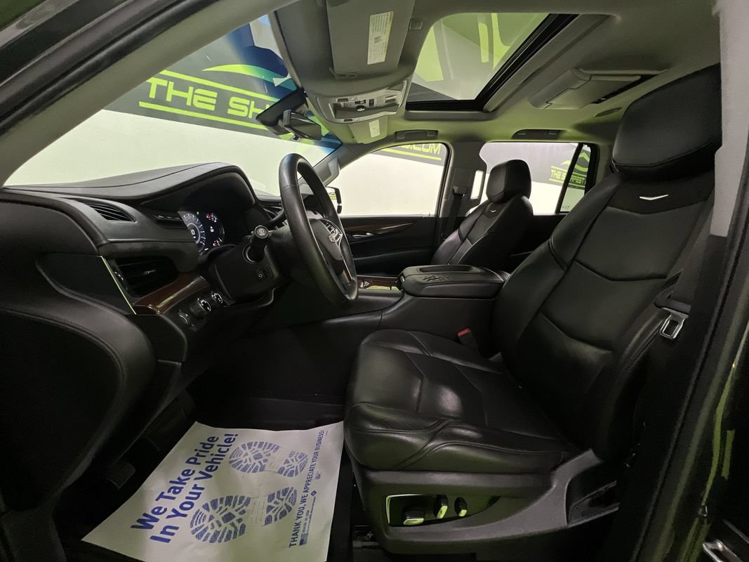 Used 2018 Cadillac Escalade Luxury AWD/4WD image 16