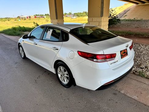 Used 2017 Kia Optima LX FWD image 5