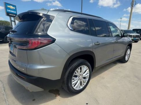 Certified 2026 GMC Acadia Elevation w/ Elevation Premium Package FWD image 8