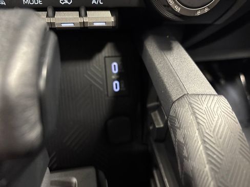 Used 2025 Toyota 4Runner Limited image 25