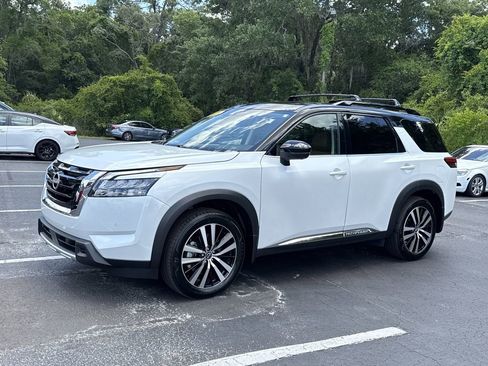 Used 2025 Nissan Pathfinder Platinum w/ Cargo Package FWD image 14