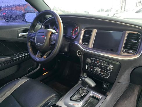 Used 2017 Dodge Charger R/T w/ Plus Group RWD image 11