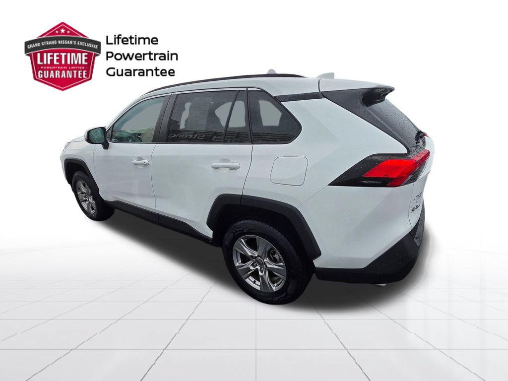 Used 2022 Toyota RAV4 XLE w/ Convenience Package FWD image 3