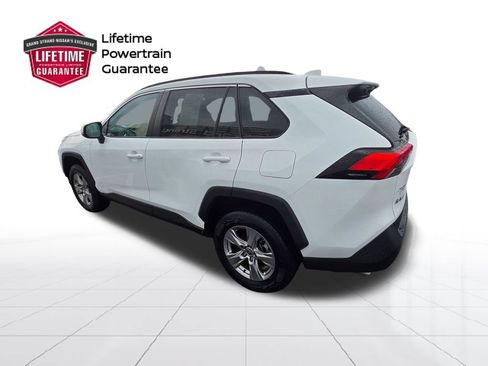 Used 2022 Toyota RAV4 XLE w/ Convenience Package FWD image 3