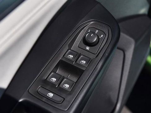 New 2026 Volkswagen Taos SE AWD/4WD image 8