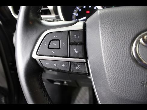 Used 2023 Toyota Highlander XLE AWD/4WD image 21