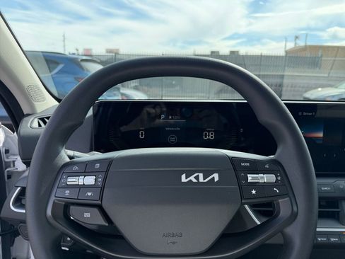 Used 2025 Kia K4 LXS image 27