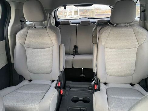 Certified 2023 Toyota Sienna LE image 21
