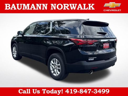 Used 2023 Chevrolet Traverse LS w/ Safety Package FWD image 5