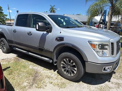 Used 2019 Nissan Titan PRO-4X AWD/4WD image 3
