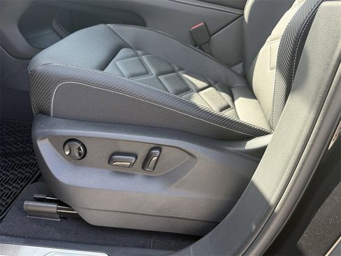 New 2026 Volkswagen Atlas Cross Sport SE image 12