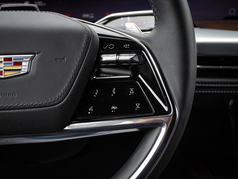 Used 2025 Cadillac Escalade Sport Platinum w/ LPO, ONYX Package image 20