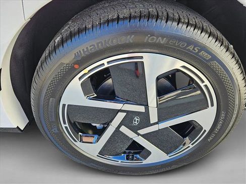 New 2026 Hyundai Ioniq 9 Calligraphy image 10