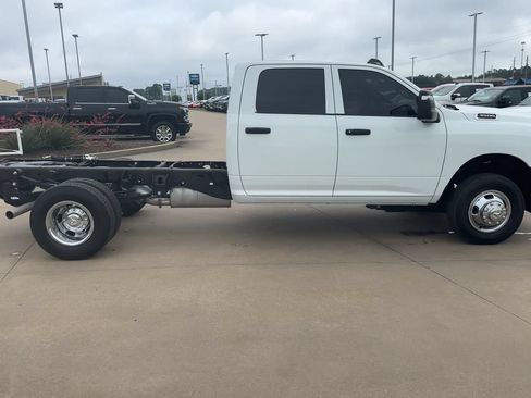 Used 2024 RAM 3500 Tradesman w/ Chrome Appearance Group AWD/4WD image 9