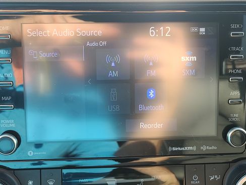 Used 2022 Toyota Highlander XLE AWD/4WD image 27