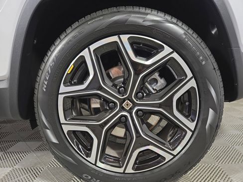 Used 2024 Rivian R1S Adventure image 9