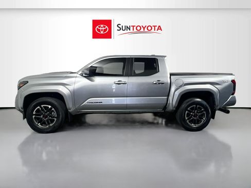 Used 2025 Toyota Tacoma TRD Sport w/ TRD Sport Upgrade Package RWD image 7