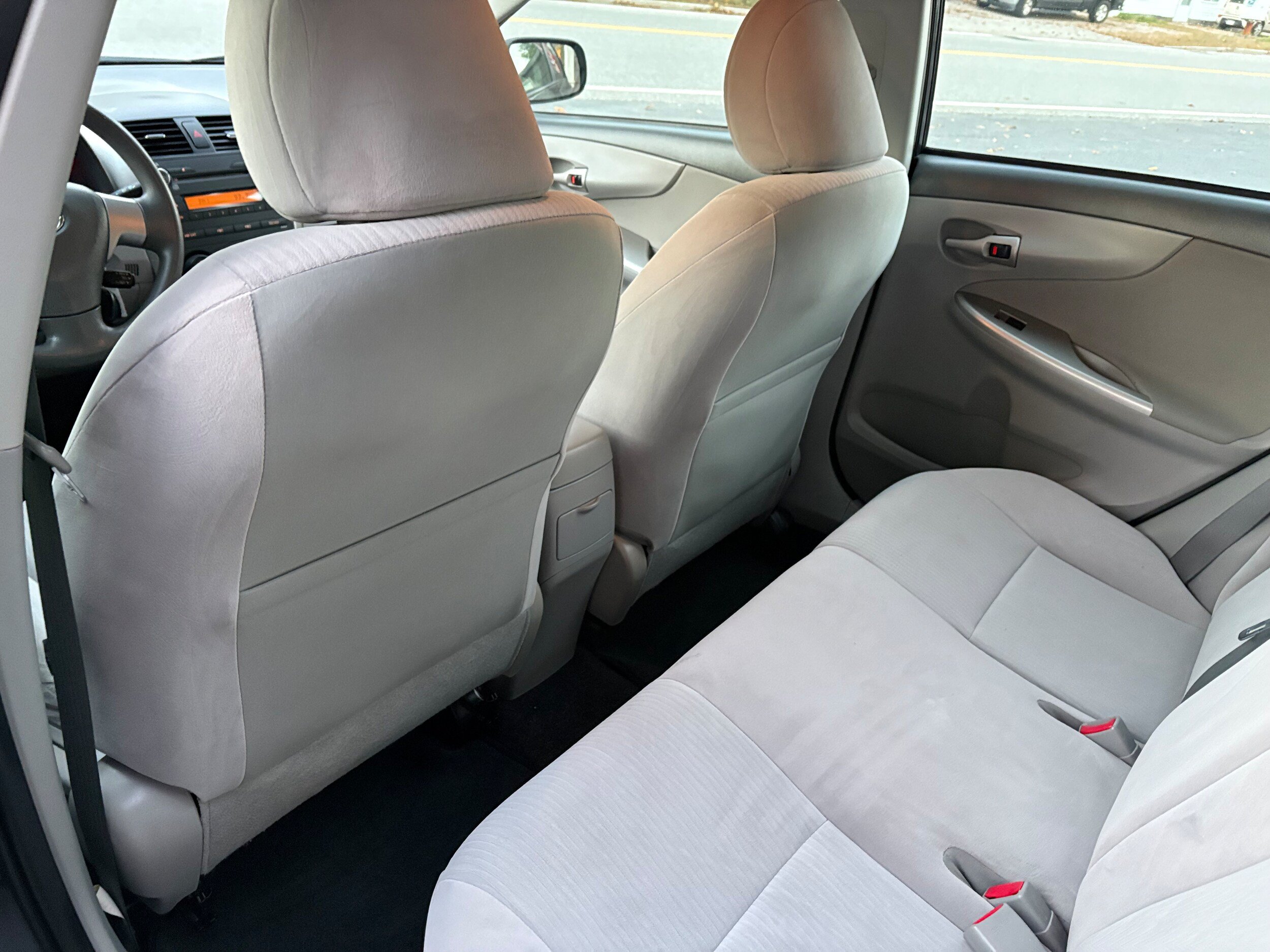 Used 2010 Toyota Corolla LE w/ All Weather Guard Pkg FWD image 13