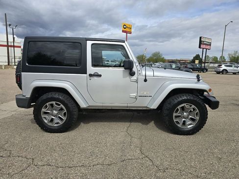 Used 2012 Jeep Wrangler Sahara w/ Connectivity Group AWD/4WD image 3