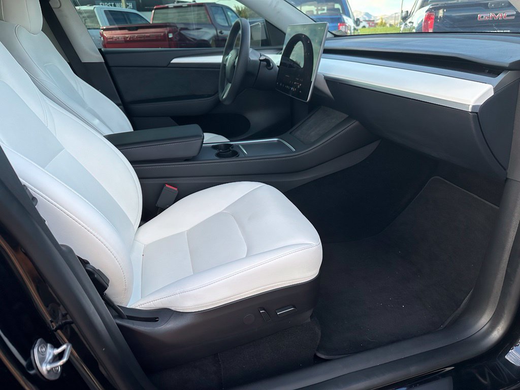 Used 2023 Tesla Model Y Performance AWD/4WD image 16