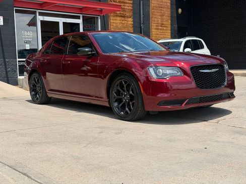 Used 2019 Chrysler 300 Touring w/ Sport Appearance Package RWD image 10