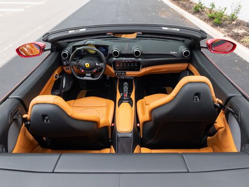 Used 2019 Ferrari Portofino RWD image 7