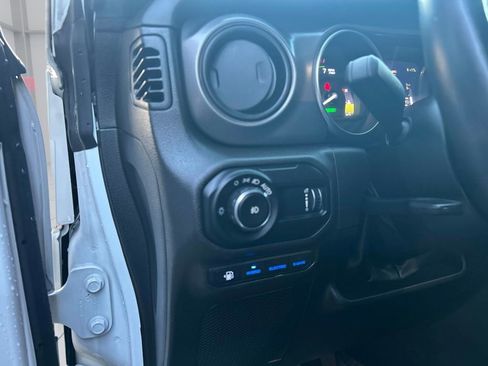 Used 2023 Jeep Wrangler Unlimited w/ Sun & Screen Package image 22