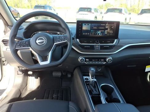 New 2026 Nissan Altima 2.5 SV image 9